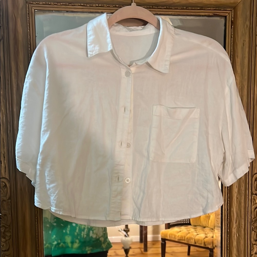GU White Cropped Button-Up Shirt Japan sizing medium